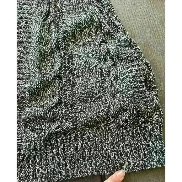 LL Bean Chunky Cable Knit Sweater Sz Small Petite Black White *FLAW* - Picture 9 of 11